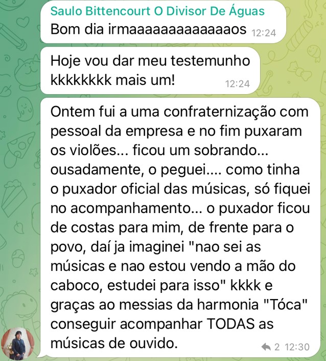 saulo tocando de ouvido sem ver o violão